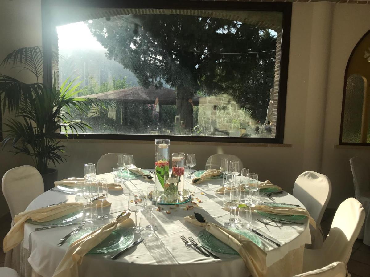 Hotel Lo Smeraldo Roccavivara ภายนอก รูปภาพ