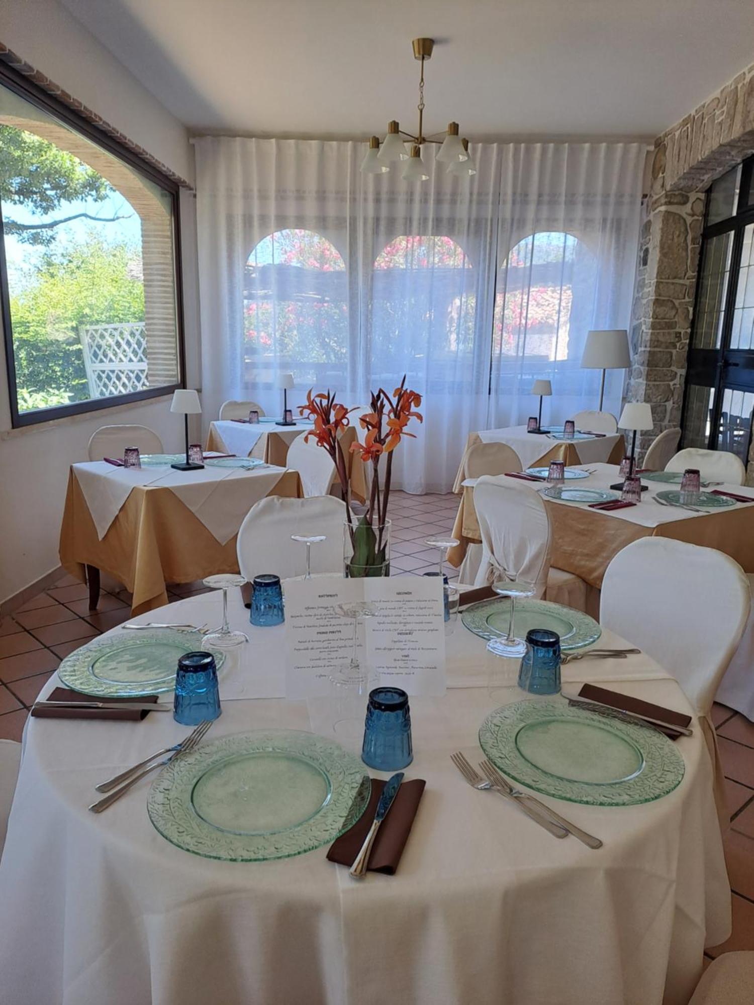 Hotel Lo Smeraldo Roccavivara ภายนอก รูปภาพ