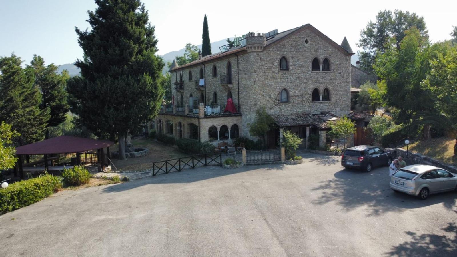 Hotel Lo Smeraldo Roccavivara ภายนอก รูปภาพ