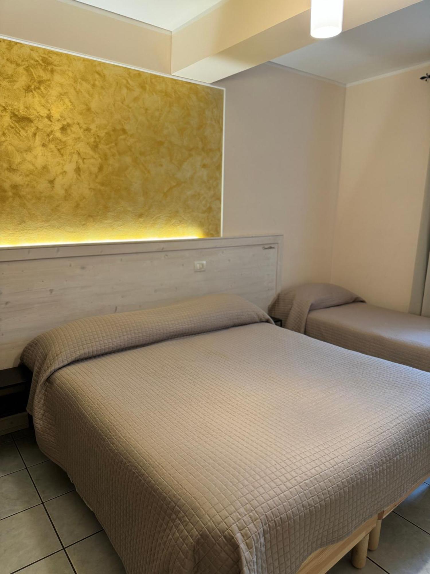 Hotel Lo Smeraldo Roccavivara ภายนอก รูปภาพ