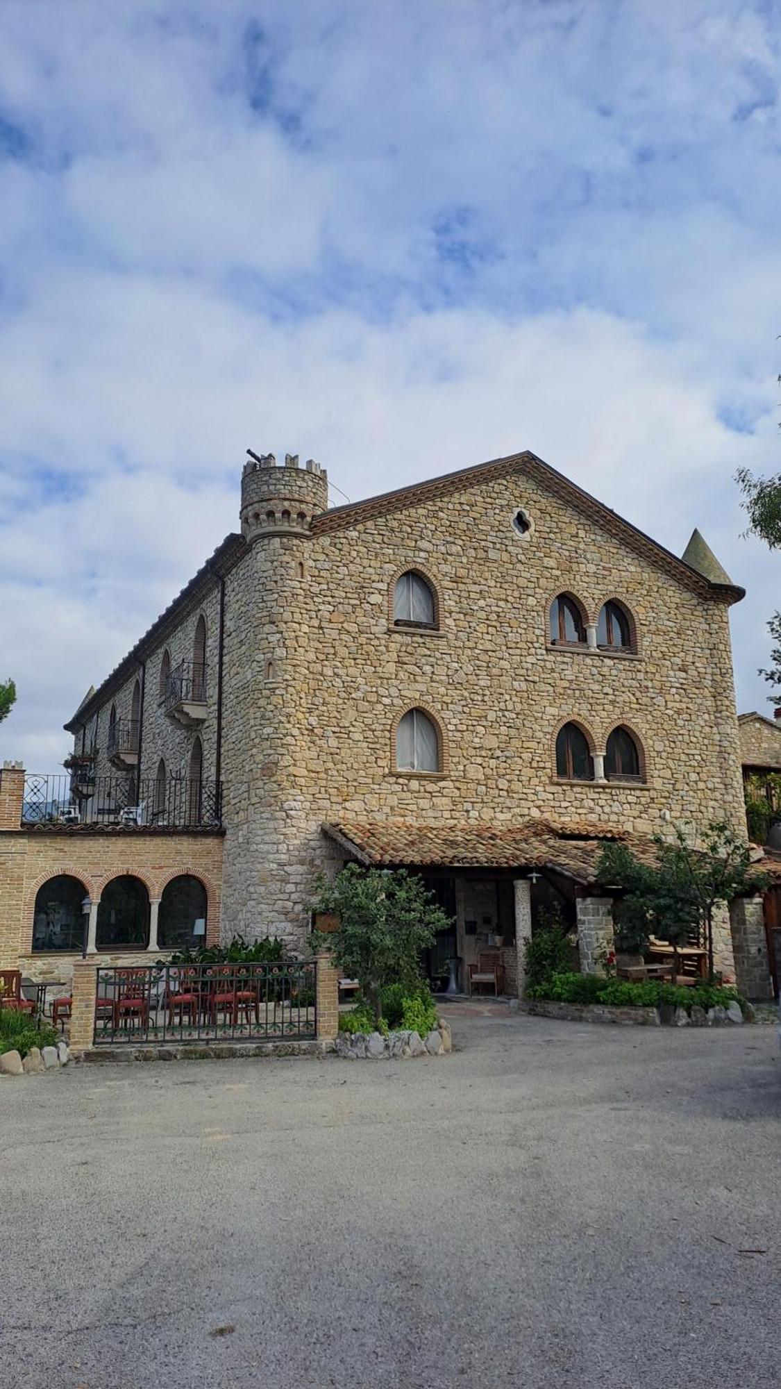 Hotel Lo Smeraldo Roccavivara ภายนอก รูปภาพ